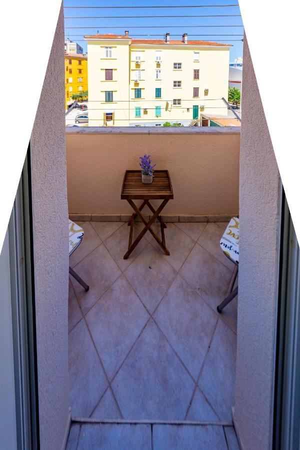 Vale Apartment With Balcony Zadar Buitenkant foto