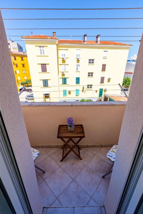 Vale Apartment With Balcony Zadar Buitenkant foto